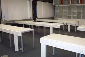 EDV-Raum mit Netzwerkverkabelung